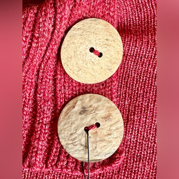 New Urku Red Alpaca Blend Made in Ecuador Soft & Cozy 2 Button Poncho - One Size - Picture 7 of 12